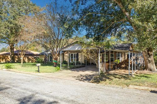 143 Machemehl Dr, Bellville, TX, 77418-1903 | Card Image