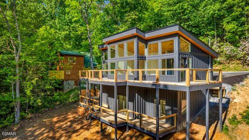 2257 Beach Front Dr, Sevierville, TN, 37876-3007 | Card Image