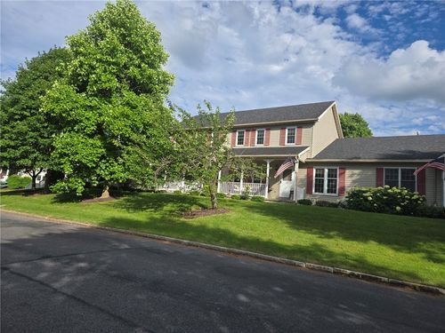 18 Hamlin Dr, Canandaigua, NY, 14424-1034 | Card Image