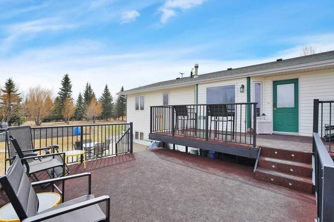 37549 781 Highway, Home with 5 bedrooms, 2 bathrooms and 8 parking in Rural Red Deer County AB | Image 2
