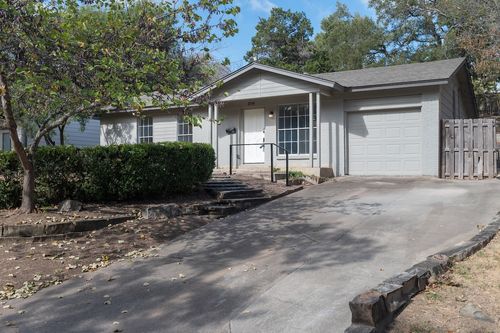 2704 Carnarvon Ln, Austin, TX, 78704-6430 | Card Image