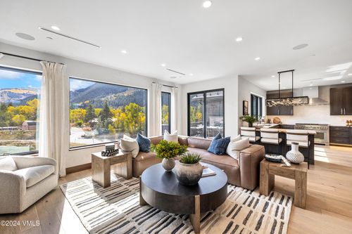 1b-200 Avon Rd, Avon, CO, 81620 | Card Image