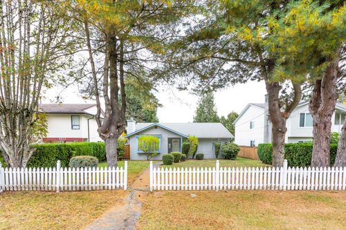 9820 156 St, Surrey, BC, V3R4L3 | Card Image