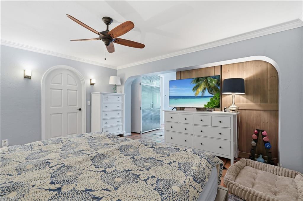 Residential in NAPLES 4