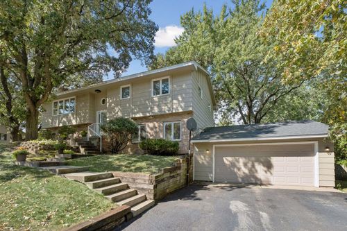 16015 Oak Shore Dr, Lakeville, MN, 55044-5651 | Card Image
