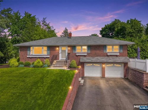 2 Hillview Pl, Ramsey, NJ, 07446-2021 | Card Image