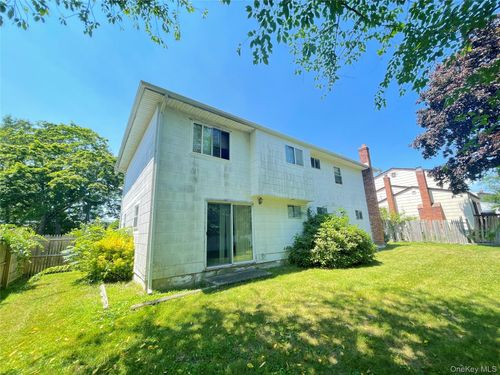 110 Greenway Drive S, Oyster Bay, NY, 11791 | Card Image