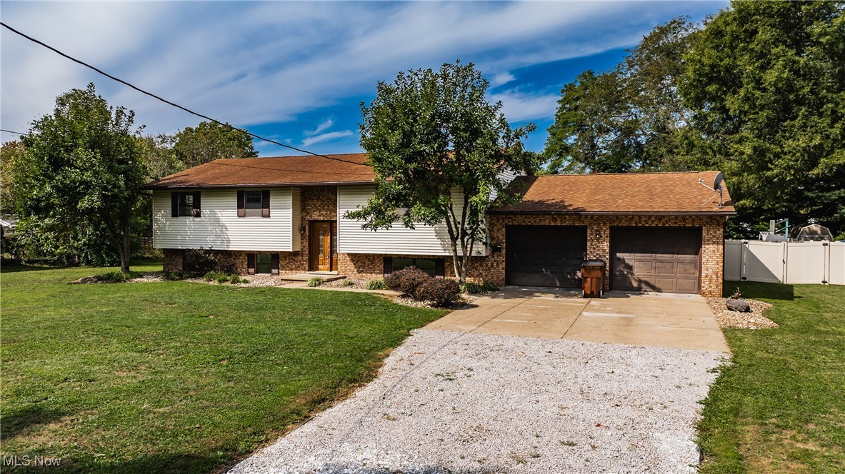 Walnut St, Belpre, OH 45714