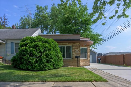 18 E E Rutgers Avenue, Pontiac, MI, 48340 | Card Image