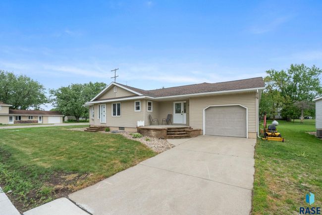 350 W Maple St, House other with 3 bedrooms, 2 bathrooms and null parking in Edgerton MN | Image 4