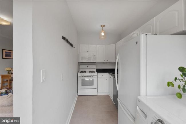 APT-402 - 3028 Wisconsin Ave Nw, Condo with 2 bedrooms, 2 bathrooms and null parking in WASHINGTON DC | Image 8
