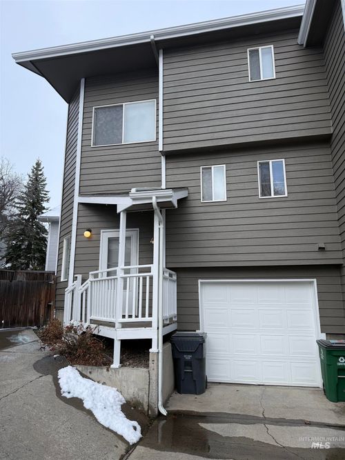 4-562 Deer Meadow Ct, Moscow, ID, 83843-9390 | Card Image