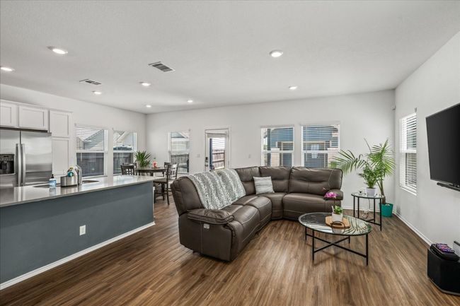 1725 Cobblecrest Ln, House other with 4 bedrooms, 3 bathrooms and 4 parking in Leander TX | Image 4