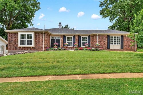 2075 Barcelona Dr, Florissant, MO, 63033-2802 | Card Image