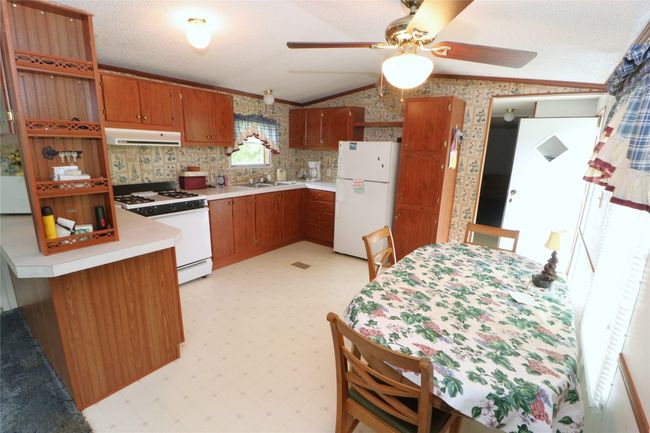 22080 Merganser Ln, House other with 2 bedrooms, 1 bathrooms and 4 parking in Cochranton PA | Image 4