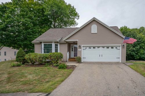7 Country Lane, East Kingston, NH, 03827 | Card Image