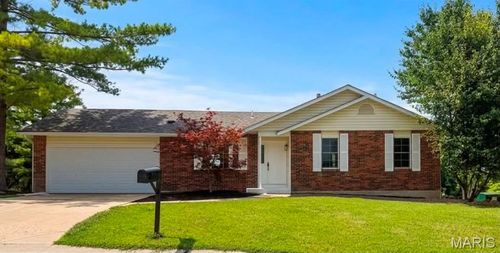1068 Apricot Dr, Saint Charles, MO, 63301-3206 | Card Image