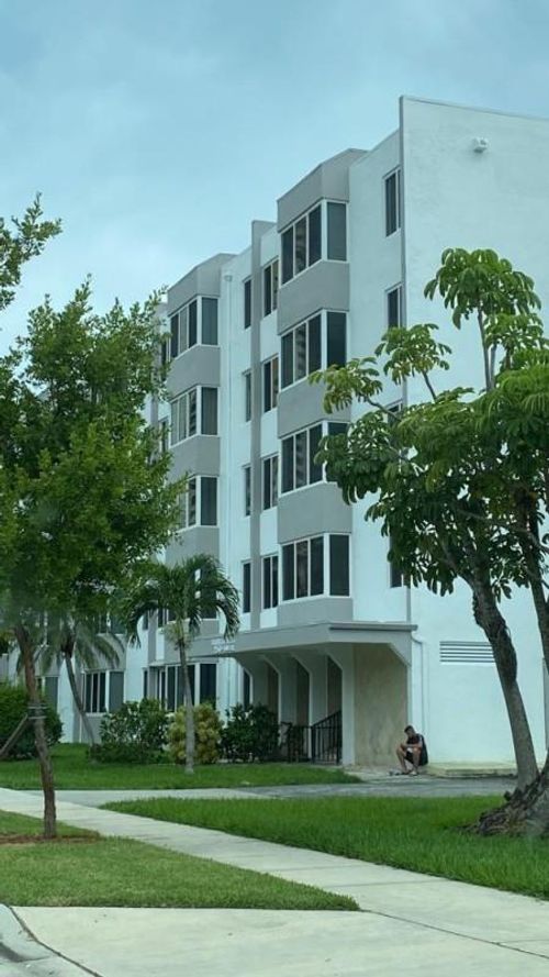 apt-208-250 180th Dr, Sunny Isles Beach, FL, 33160-2730 | Card Image