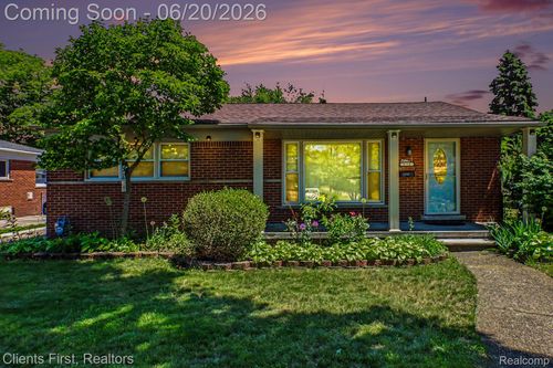 8260 Arnold St, Dearborn Heights, MI, 48127-1219 | Card Image