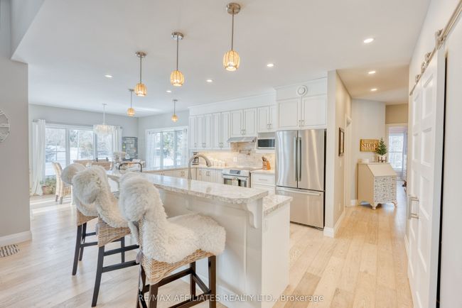 23 Tudor Cir, House other with 3 bedrooms, 3 bathrooms and 6 parking in Lombardy ON | Image 11