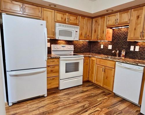 208-12600 Parkwood Dr, Burnsville, MN, 55337-3628 | Card Image