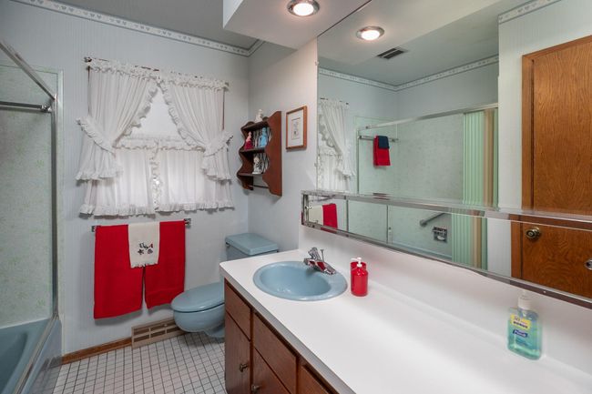 19-web-or-mls-19-Bathroom.jpg | Image 19