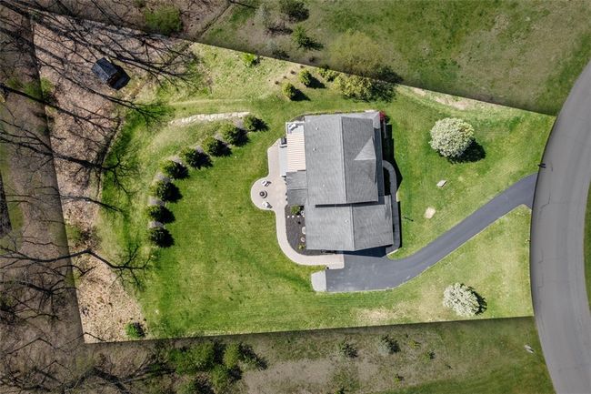 If you've been looking for that home with some space, this sprawling 1 acre home is just for you. | Image 4