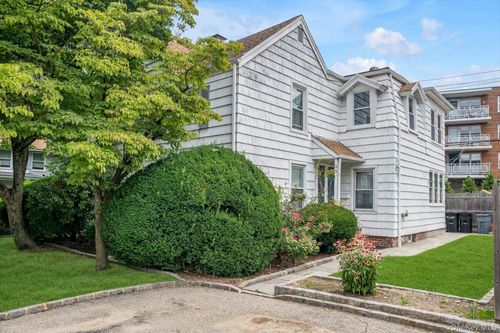 2-33 Central Dr, Port Washington, NY, 11050-2746 | Card Image