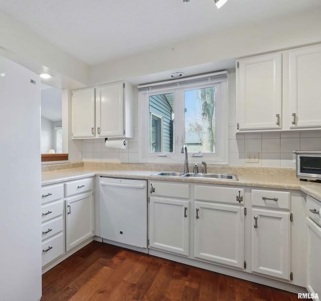 5952 Crow Valley Park Dr, Condo with 2 bedrooms, 2 bathrooms and null parking in Davenport IA | Image 15