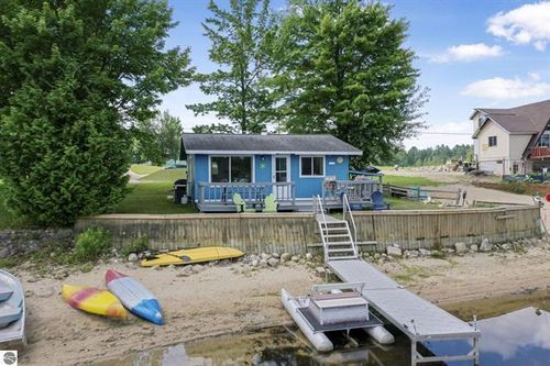 9301 E 50 Rd, Cadillac, MI, 49601-9521 | Card Image