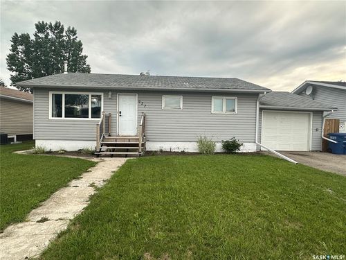 927 11th St, Humboldt, SK, S0K2A0 | Card Image