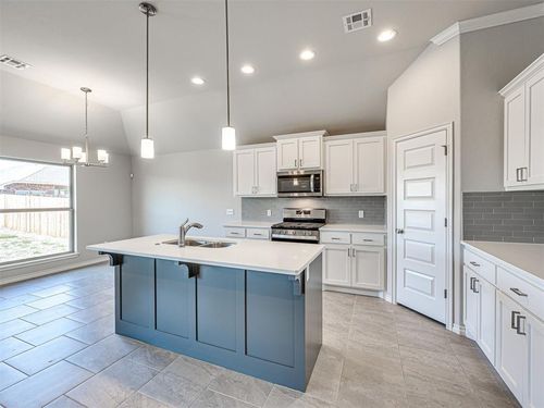 513 Grand Sycamore Dr, Washington, OK, 73093-5046 | Card Image