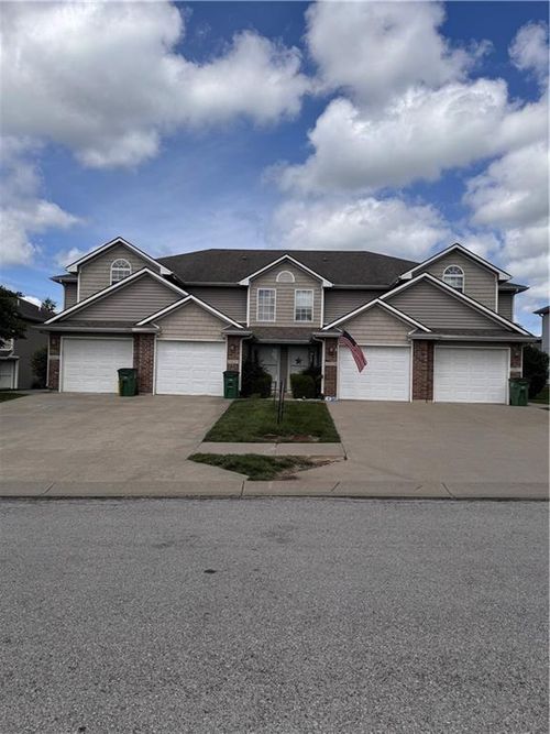 9021 Sw Gala Dr, Lees Summit, MO, 64064-7813 | Card Image