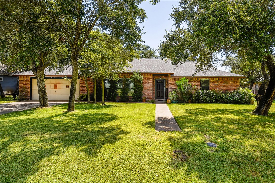 Hickory Ave, Rockport, TX 78382