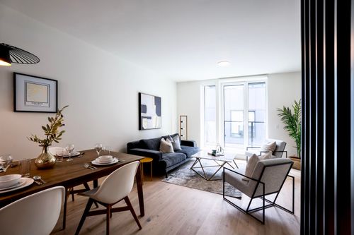 th9-324 Ridgeway Ave, North Vancouver, BC, V7L0K3 | Card Image