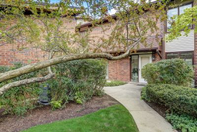 1111 Deerfield Place, Condo with 2 bedrooms, 2 bathrooms and 1 parking in Highland Park IL | Image 2