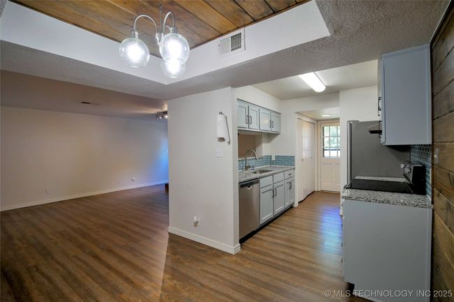 E - 6370 S 80 Th East Ave, Condo with 2 bedrooms, 3 bathrooms and null parking in Tulsa OK | Image 8