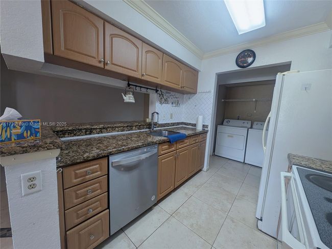 APT-1112 - 9777 Westview Dr, Condo with 2 bedrooms, 2 bathrooms and null parking in Coral Springs FL | Image 5