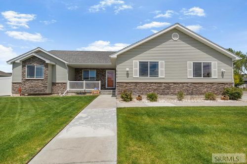 660 Regency Ln, Idaho Falls, ID, 83402-1217 | Card Image