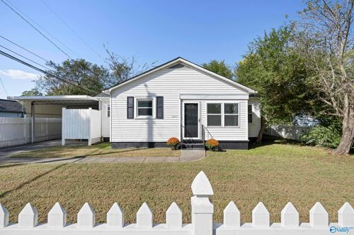 2305 Lee High Dr Ne, Huntsville, AL, 35811-1945 | Card Image