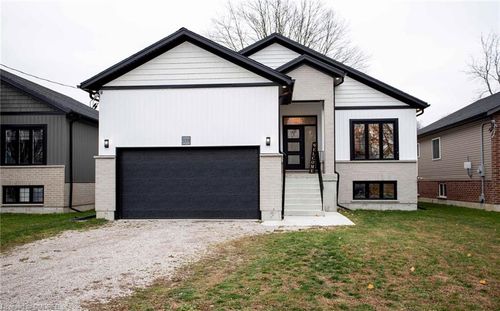 339 Oak St E, Bothwell, ON, N0P1C0 | Card Image