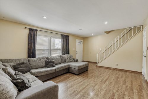 apt-b-822 Colonial Dr, Wheeling, IL, 60090-3946 | Card Image