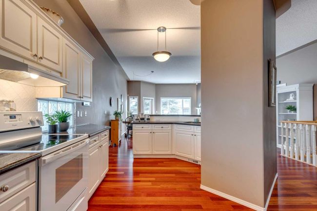 22 Mt Alberta Manor Se, Home with 4 bedrooms, 3 bathrooms and 4 parking in Calgary AB | Image 10