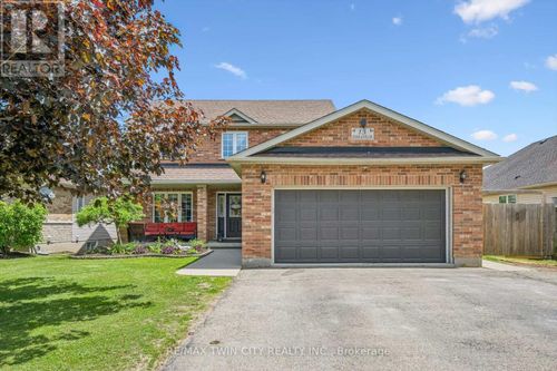 15 Zinkann Cres, Wellesley, ON, N0B2T0 | Card Image