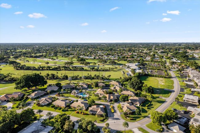 102 Villa Cir, Condo with 2 bedrooms, 2 bathrooms and null parking in Atlantis FL | Image 34