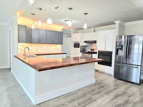 5894 Castle Run, San Antonio, TX, 78218-4135 | Card Image