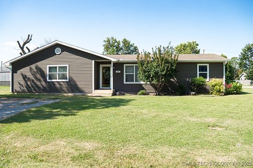 402 Nw Main St, Minco, OK, 73059-6510 | Card Image