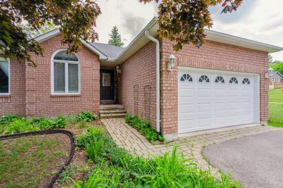 9 Webb St, House other with 3 bedrooms, 3 bathrooms and 6 parking in Barrie ON | Image 2