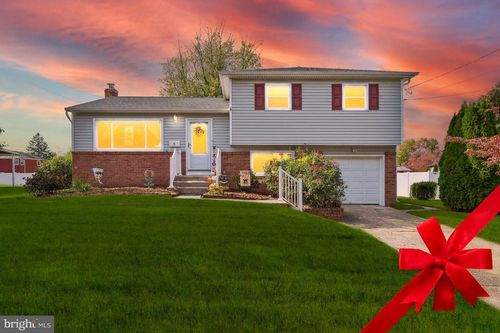 9 Sussex Rd, MOUNT HOLLY, NJ, 08060-1106 | Card Image