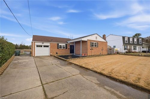 102 Diggs Dr, Hampton, VA, 23666-1729 | Card Image